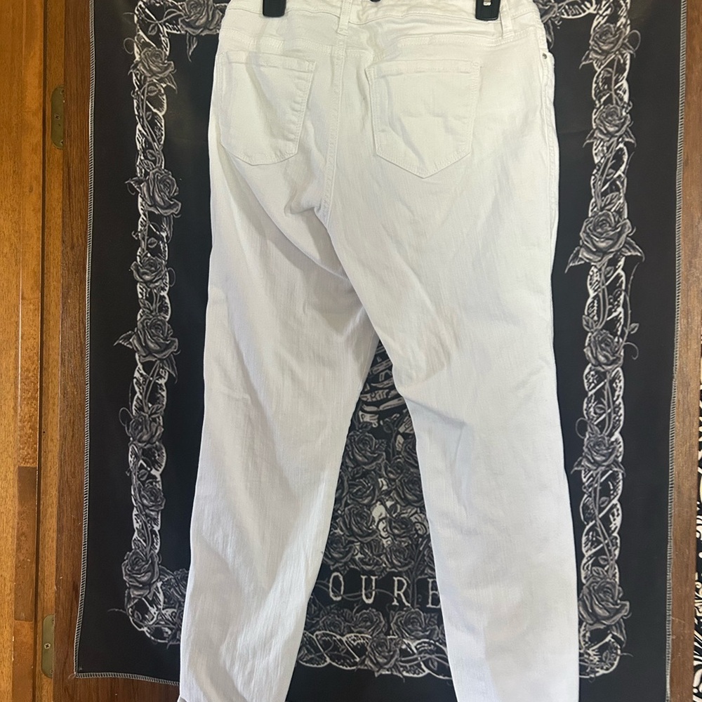 Crown & Ivy Women's Crisp White Straight Leg Jeans